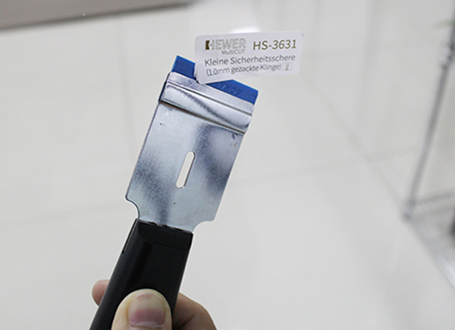 太神奇了！多用途清潔刮刀，輕松刮走黏膠垢